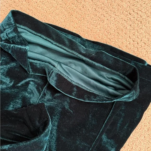 Lulus Emerald Green Velvet Flare Pants perfect for Christmas Holidays NYE🎄🤶🏻 - Picture 4 of 6